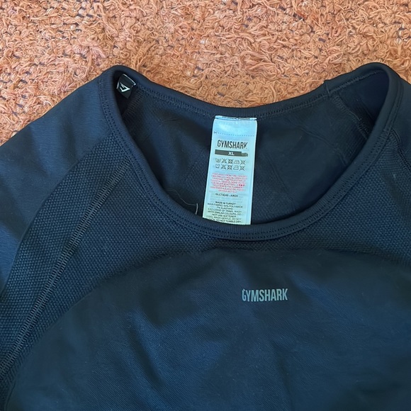 GYMSHARK BLACK CROPPED LONGSLEEVE - Picture 2 of 3